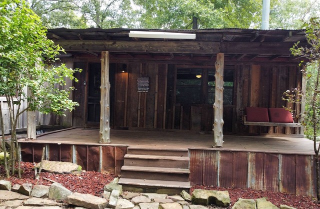 Mountain adventure cabin w/stunning views in the Ozarks.