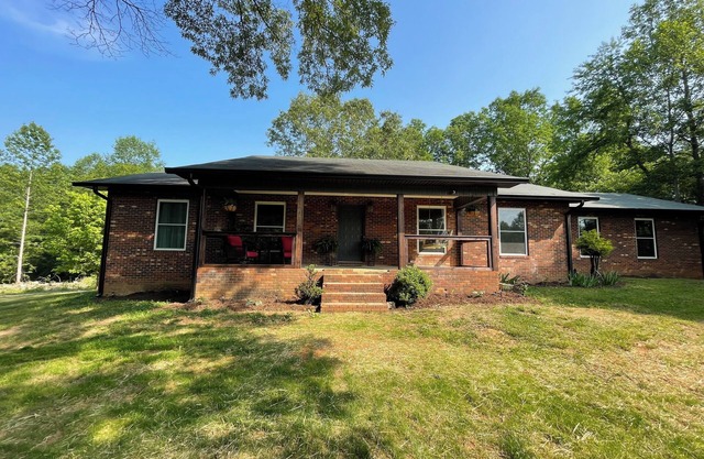 Mountain Bliss oasis - 40 acres on W. Kerr Scott Lake - just outside Wilkesboro