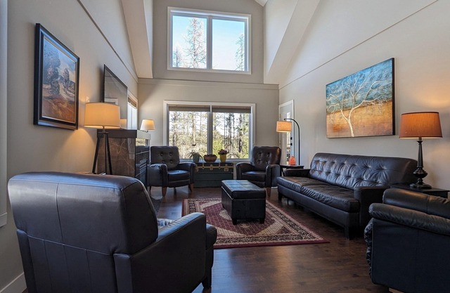 Mountain Getaway-Easy Walk to Base of the Ski Hill