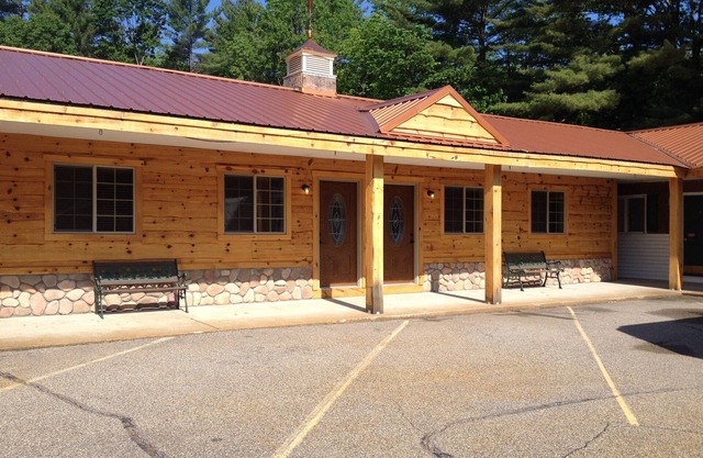 Mountain Lodge Style Condo Suite - 5 mins to Storyland/North Conway