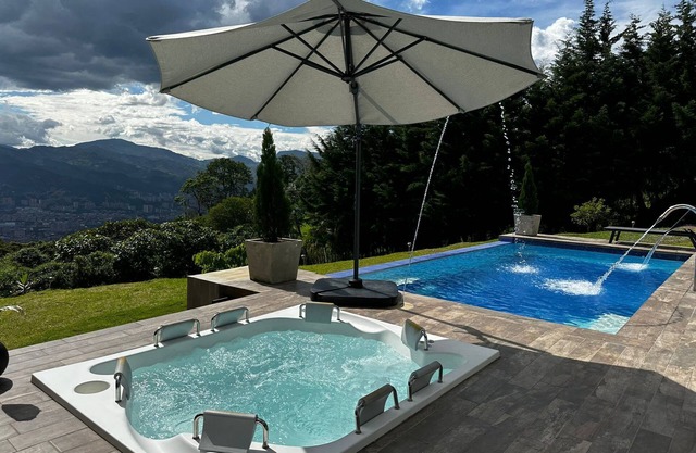 Mountain Mansion: Pool, 6 Person Jacuzzi, Epic Medellin Views/5 Total Bedrooms