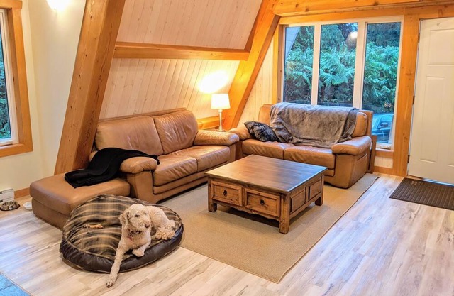 Mountain oasis, Custom timber A-frame with hot tub and fire pit. Pet friendly.