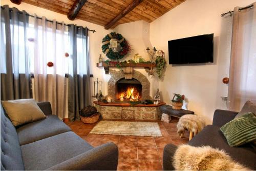 Mountain Retreat With View Of Aeolian Islands