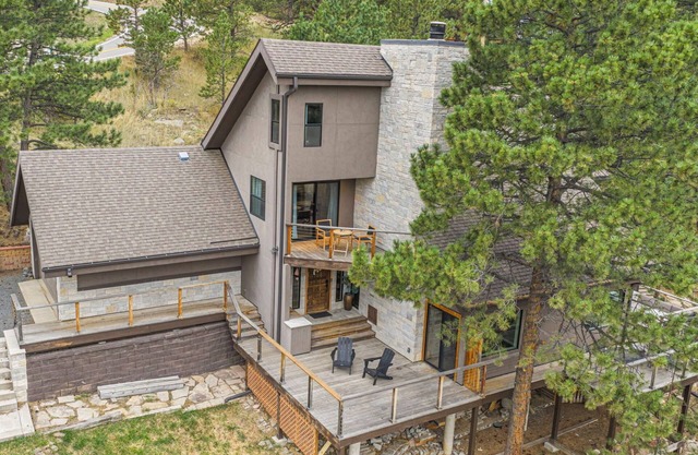 Mountain Retreat - Close to Town!