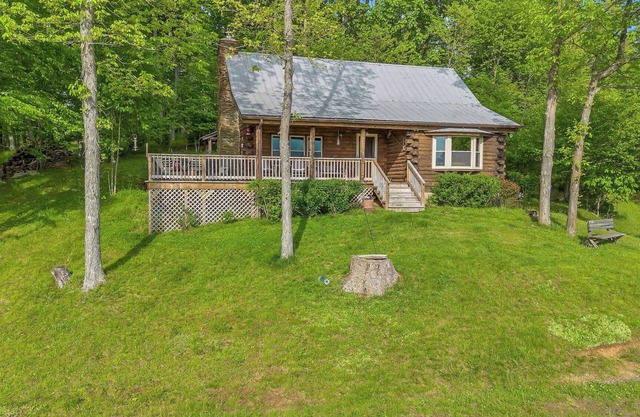 Mountain Top Cabin! Hot tub + Fireplace + Dog Friendly