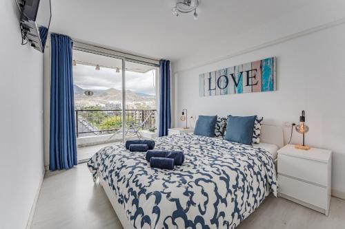 Mountain View Apartment - 2 min Walk to Beach