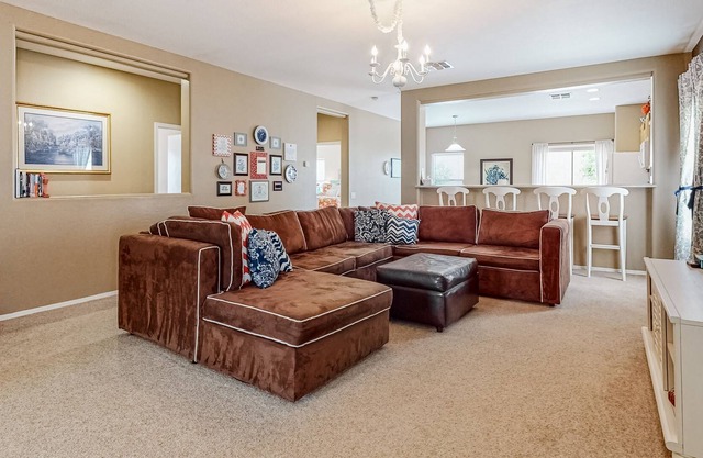 Mountain view home with high-speed WiFi, central AC, and a private washer/dryer