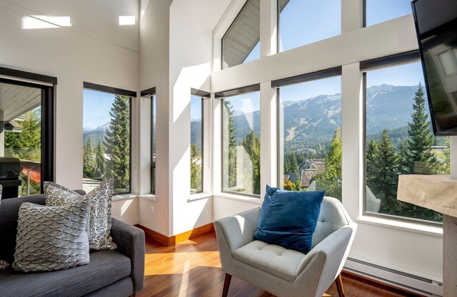 Mountain views | Free parking | BBQ | AC