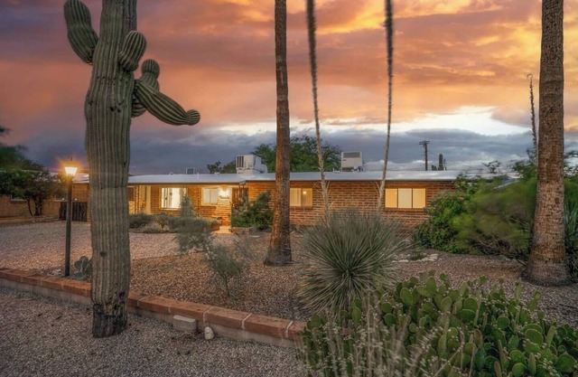 Mountain Views | Rainwater Garden | Dog Friendly | Central Location