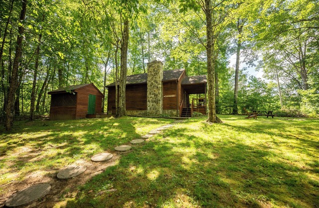 Mountaineer Cabin 1 - Hot Tub & Fireplace close to New River Gorge National Park