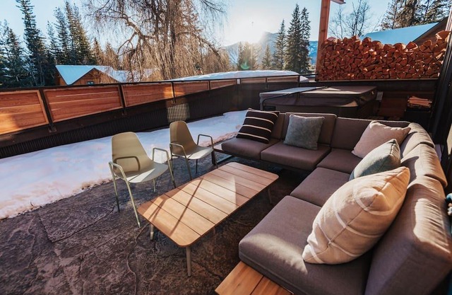Mountainside Luxury Retreat 2km from RMR