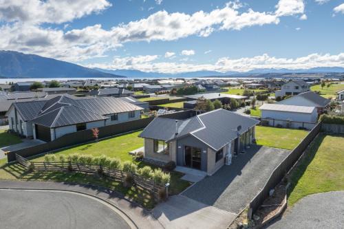 Mountainview Escape - Te Anau Holiday House