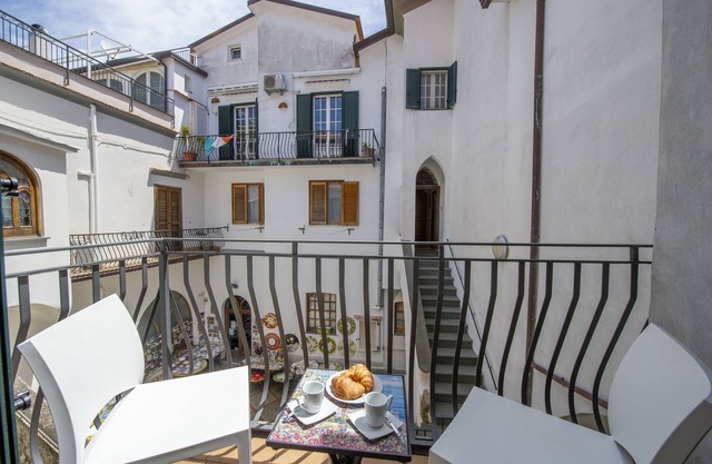 Mozart Holiday House