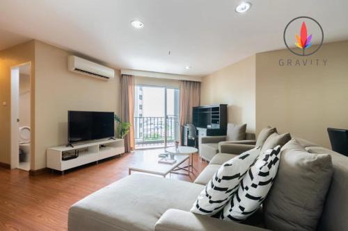 MRT rame9 Jodd Fairs night market, walk for a few minutes, two bedrooms and two bathrooms