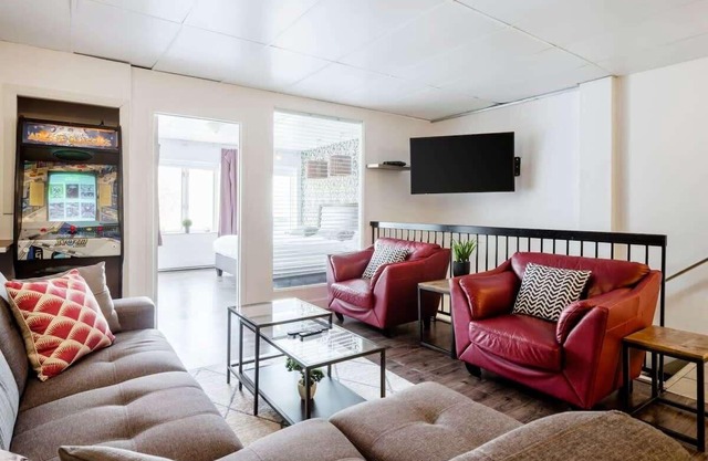 MTLVR #09 | Play pool, video arcade, ping-pong