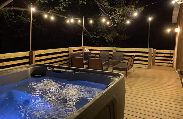 Mud Creek Lodge .1 mi to Bristol Mountain/Hot Tub/Creek