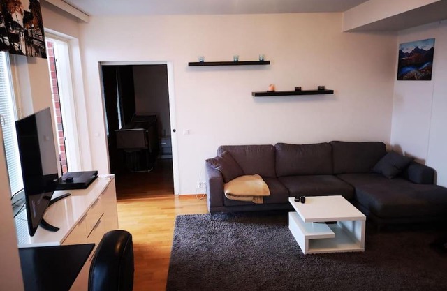 Mukava asunto saunalla ja isolla parvekkeella!