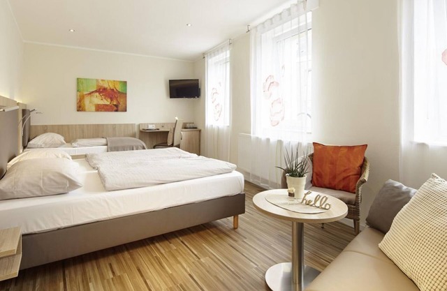 Multi-bed room with shower and WC - Hotel "Zum Stern"