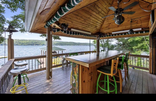 Munny Pit-Kueka Lake Gem