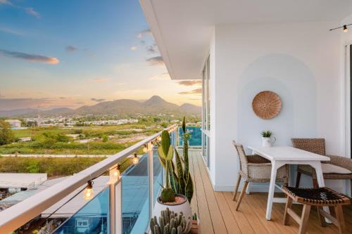 My Resort Hua Hin - Top Floor, 104m2, Terrace, 8 Pools, 5 Min Beach & Cicada