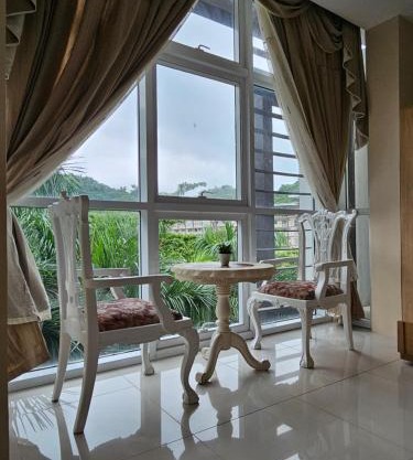 Myna Lagoon Pico de Loro