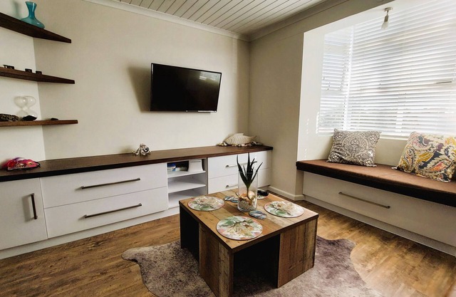 Nautilus - a yacht-inspired 2-bedroom holiday apartment. Simple and elegant.