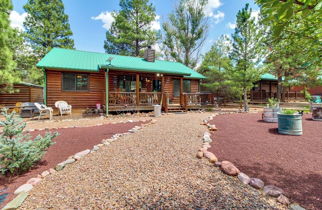 Near Hiking Trails: Heber-Overgaard Haven w/Deck!
