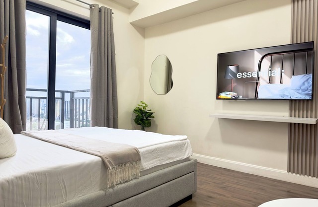 Near IT Park Cebu! Minimalist and Spacious with 300mbps WiFi, Pool and Gym