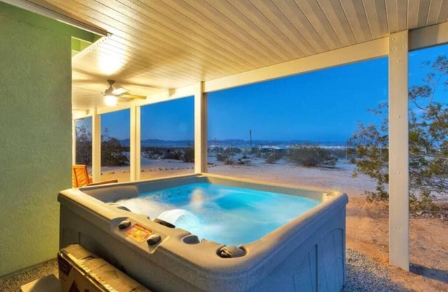 Near Joshua Tree Azalea Desert Escape Hot Tub