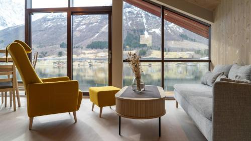 Near-Sea Boat House With Panoramic Views