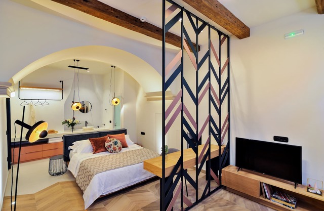 Neorion Ground Floor Old Harbour