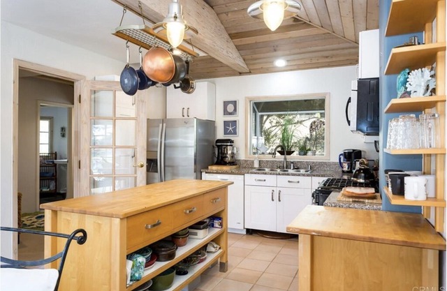 Neptune 2 Bedroom Cottage - Steps to Beach, Dining, Pubs. and shops