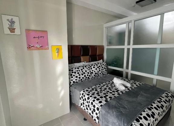 Netflix and Unli WIFI!!! The Elchies Room at Tagaytay Prime Residence