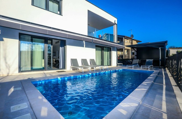 Neue Moderne 4 Sterne Villa mit Pool in Porec-5 min vom Strand