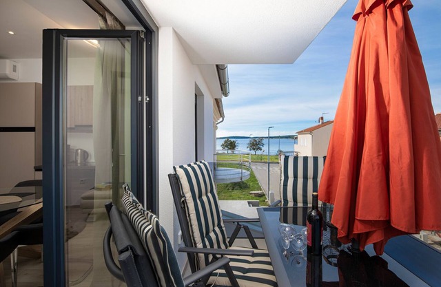 Neues, Modernes Ferienhaus, Direkt am Meer, nur 30m vom Strand Entfernt
