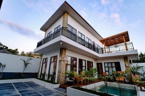 NEW 3 Bed Villa in Kuta with Pool, Terrace & Day Bed