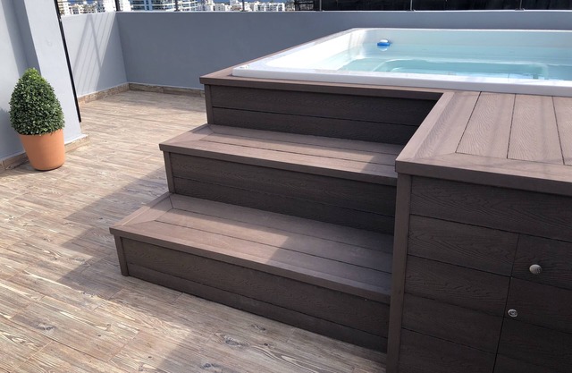 NEW 3 floors PH Loft, Private Jacuzzi,Wifi, A/C