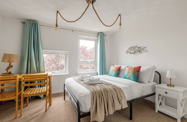 New! 5BR Greenwich Home w/Patio, 2mins to Station