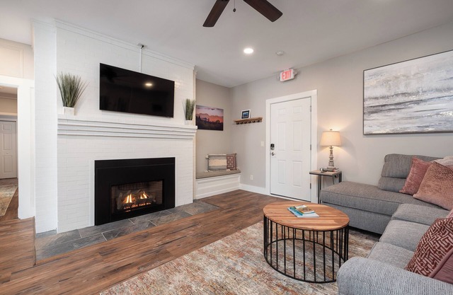 NEW! 7 private self check-in suites in full house!