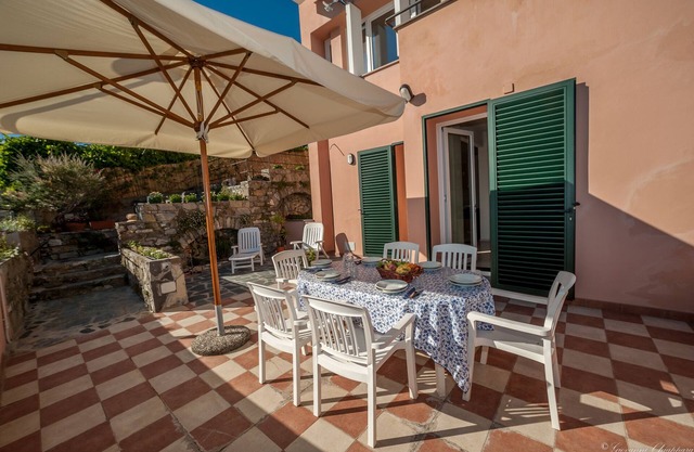 NEW! A TERRACE overlooking the sea, facing PORTOFINO, 30 minutes from the FIVE LANDS