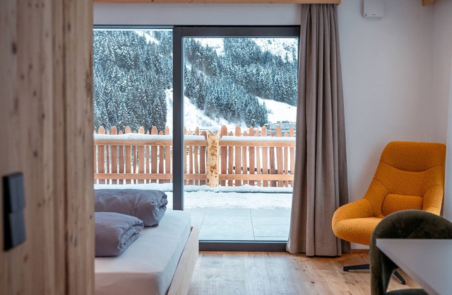 New: Apartment 'Chalet Tribulaun - Apt 2' with Mountain View, Private Terrace and shared Sauna