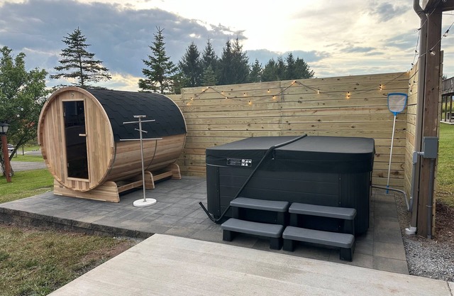 New Barrel Sauna HotTub 5Kings Arcades AirHockey