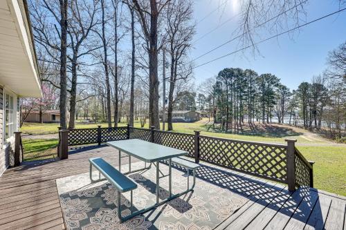 New Blaine Getaway - Walk to Lake Dardanelle!