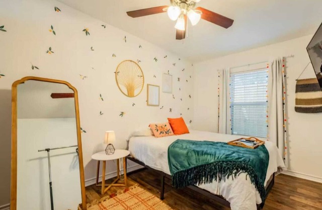 New Braunfels - River Bungalow Near Comal Tubing & Schlitterbahn + Lux Tub