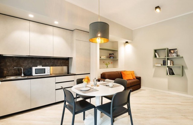 New, bright and comfortable apartment near the Ospedale Maggiore and just a few minutes drive from the historic center of Bologna.The neighborhood is full of restaurants, bars and supermarkets and pharmacy.Easily accessible from the motorway exit, it is