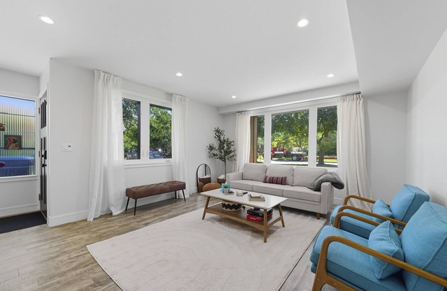 NEW! Bright Modern 3Bed 2.5Bath Evanston Home w/Parking
