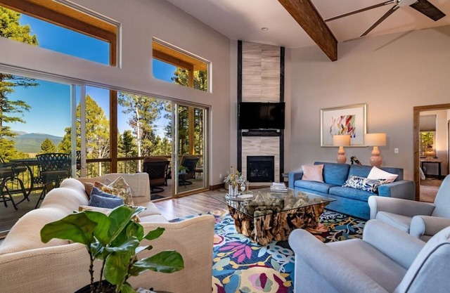 New build,3 king bedrms w/bathrm, gourmet kitchen, gorgeous views, quiet area
