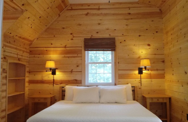 New Cabin,Be the First to Book! Private and Peaceful, 140 Acres, River trails!