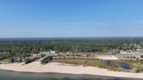 New! Carpe Diem 365 - Very Cute Lakefront Condo!