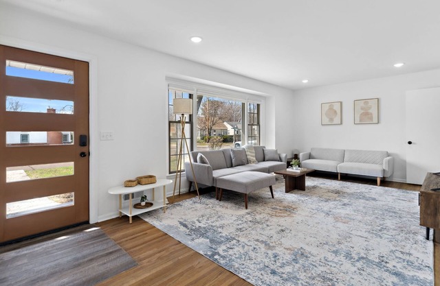 New! Chic 5-Bedroom Retreat!